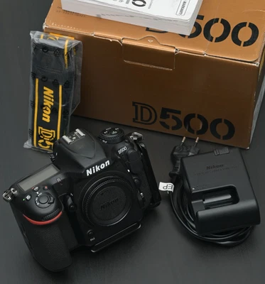Nikon D500 DSLR Kamera Gehäuse, ca. 309000 Auslösungen, Zubehörpaket - Bild 1 von 4