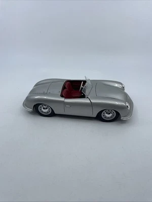 Porsche 356 Roadster Maisto 1948 en coche modelo fundido a presión plateado Foto 1 de 4