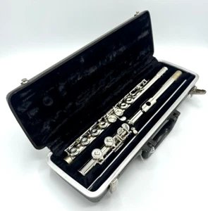 BUNDY The Selmer Co USA Student Beginner Flute with Original Case + Cleaning Rod - Picture 1 of 9