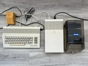 Commodore C64 Set mit Floppy Model 1541 und über 90 Gameing Disketten 5 1/4 Zoll - Afbeelding 1 van 6