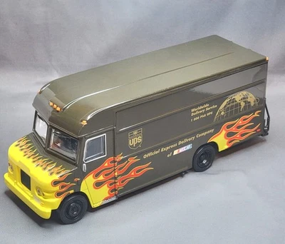 Camión furgoneta Nascar UPS Racing Flame 2001 edición limitada acción 1/32 diecast usado en excelente estado Foto 1 de 4