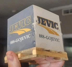 RARO VINTAGE JEVIC CAMIÓN PUBLICIDAD PUBLICAR NOTAS EN MINI PALET SELLADO NOS - Imagen 1 de 11