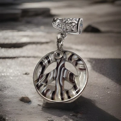 Bufanda Colgante Signo de la Paz Vidrio Plateado Enmarcado Plástico Fianza Suave Negro Blanco Foto 1 de 4