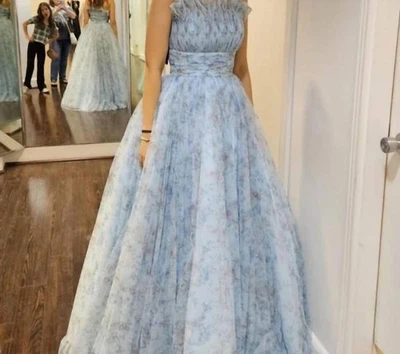 Vestido de tul cola de ferry Jovani para mujer talla 2 Foto 1 de 3