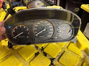 97-01 HONDA CRV CR-V CLUSTER MANUAL 5 SPEED INSTRUMENT GAUGE SPEEDOMETER *b8* - Picture 1 of 5