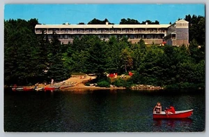Vintage 1970s Lake View Motel Maine Postcard Waterfront Scene & Boating #1488 - Picture 1 of 2