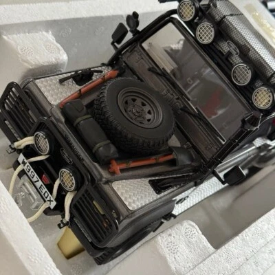 Kyosho Original 1/18 scale Land Rover Defender Movie Edition KSR08903TR - Image 1 of 4