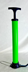 Nuovo gonfiatore d'aria bicicletta pompa manuale multiuso palla pneumatici verde 13 1/2""L x 2 1/4""W - Foto 1 di 3
