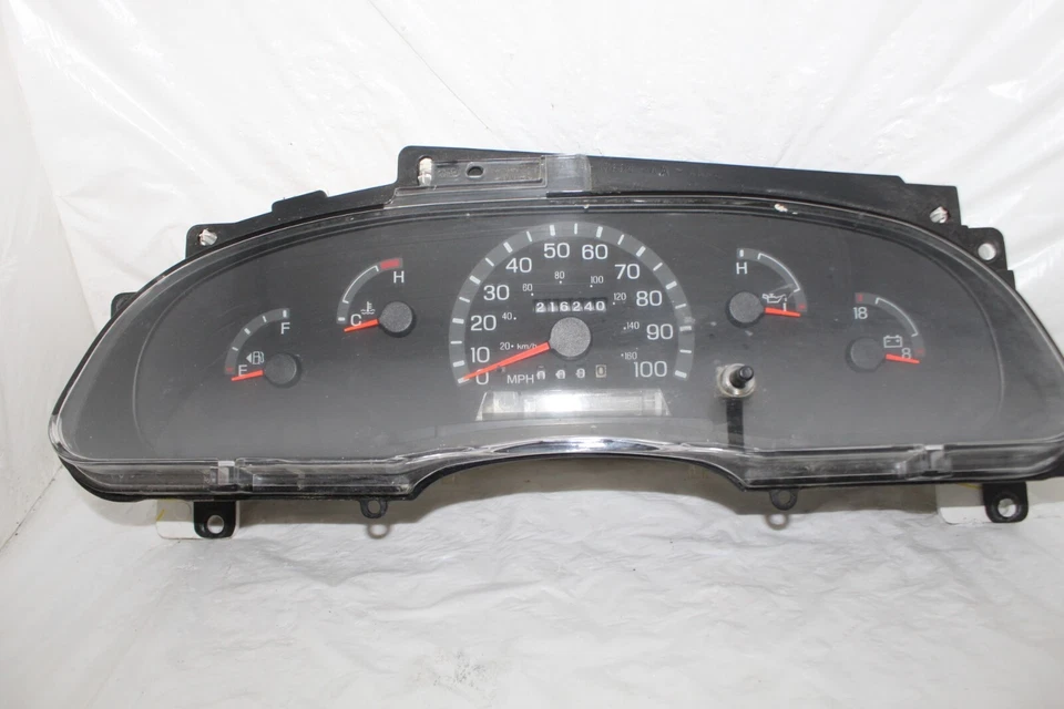 Cuadro de instrumentos velocímetro 99 medidores Ford E250/E350/E450SD 216.240 millas Foto 1 de 4