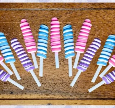 迷你人造粉红色、紫色和蓝色棒棒糖卡哇伊吸盘 DIY、装饰、游戏 — 第 1/4 张图片