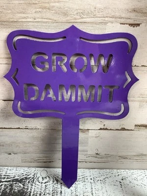Estaca de arte Grow Dammit Garden metal roxo 8 x 10,5 feita nos EUA - Imagem 1 de 3