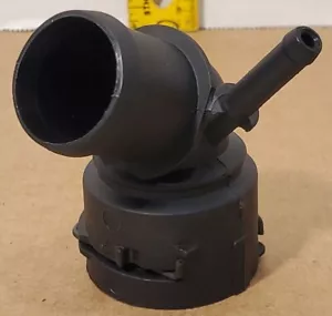 Engine Coolant Radiator Pipe Hose Connector VW CC Passat Golf Jetta Tiguan 2.5L - Foto 1 di 4