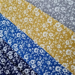 Tela floral rosa y Hubble 100 % algodón acolchado costura manualidades ropa metro - Imagen 1 de 7