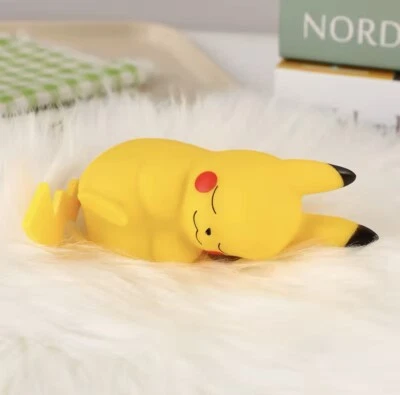 Lámpara de Noche Pikachu Pokemon Proyección LED Moderna Linda Luz Nocturna Lámpara de Mesa - B Foto 1 de 3