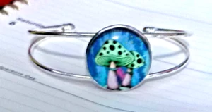 Bracciale stravagante in vetro e metallo - I gemelli dei funghi - Foto 1 di 2