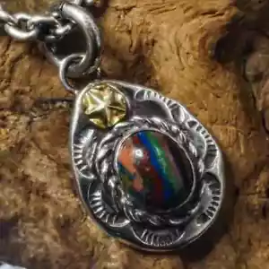 Rainbow Cal Silica 18K Gold Star Silver Rope Pendant Native American - Picture 1 of 4