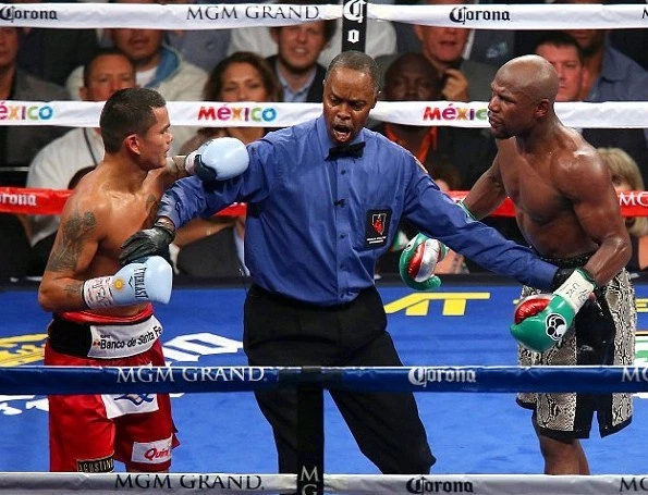 KENNY BAYLESS FLOYD MAYWEATHER JR 8X10 PHOTO BOXING PICTURE - Image 1 of 1