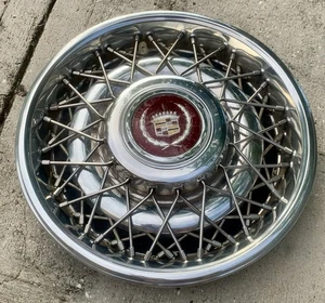 One 1986 - 1992 Cadillac Fleetwood Brougham wire spoke locking hubcap 15” OEM #1 - Bild 1 von 13