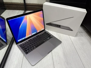 Apple MacBook Pro Retina 13.3" 2020 256GB SSD 16GB Ram 1.4GHz Core i5 Space Grey - Picture 1 of 19