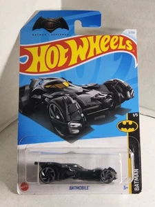2024 Hot Wheels Batman VS. Superman - BATMOBILE - 1/5 - 2/250 - HTC83 - Foto 1 di 12
