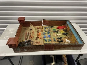 Vintage Marx 1968 Fort Apache Carry-All Action Playset With Accessories No. 4685 - Picture 1 of 5