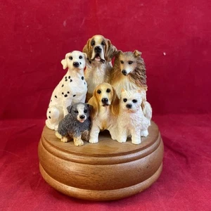 Westland Music Box Cani in Ceramica #354 Suona "Ecco a cosa servono gli amici" - Foto 1 di 5