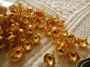 Lot 30 ornement mercerie rond doré pour customisation ancien 0,8 cm T17 - Picture 1 of 3