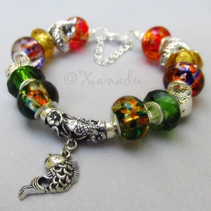 Brazalete Dije Europeo Estanque de Peces Koi Asiático con Cuentas Verdes, Doradas y Naranja - Imagen 1 de 10
