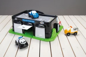 DANTOY POLICE STATION GARAGE CAR PARK and 3 POLICE CARS EARLY LEARNING 7522 new - Picture 1 of 3
