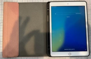 Apple iPad 7. Gen. - Gold - 128GB - as-is for salvage/parts/demontage - Bild 1 von 8