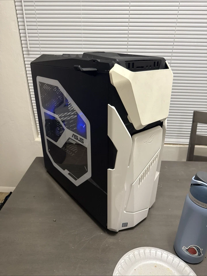 ASUS ROG Strix PC Case ATX - GAMING PC CASE RETRO  - Image 1 of 4