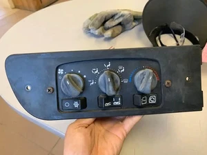 2007 Kenworth T2000 HVAC Controls / Heat Controls - P/N: F21-1005-1 - Picture 1 of 4