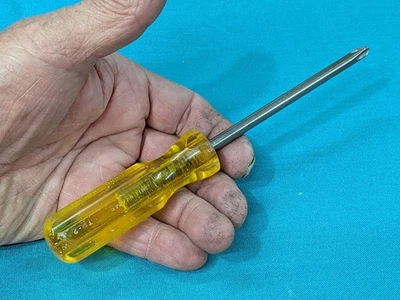 Vintage WILLIAMS 4" No. 2 Phillips Screwdriver USA ~ Yellow Plastic Handle - Image 1 of 4