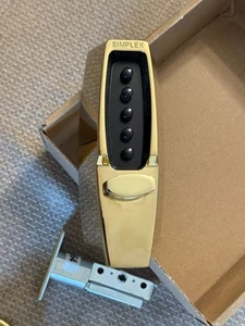 Cerradura de puerta manual de latón pulido NIOB Dormakaba 71080341 - Imagen 1 de 10