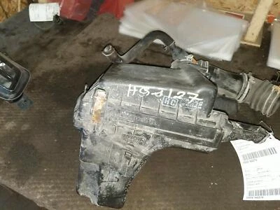 Used Air Cleaner Assembly fits: 2017 Toyota Prius Prius Plug-in VIN DP 7th and 8 Foto 1 de 4