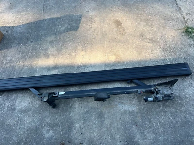 Silverado GMC Sierra 1500 2020 2021 2022 2023 Power RH estribo retráctil Foto 1 de 4