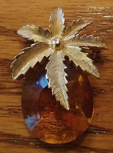 Vintage Sarah Coventry Faceted Amber Glass Pineapple Pendant Brooch Pin - Picture 1 of 3