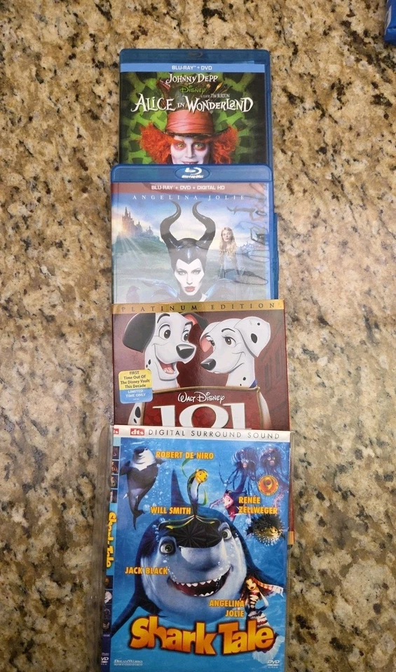 Disney DVDs LOT OF 4-  Maleficent, Shark Tale 101 Dalmations Alice In Wonderland Foto 1 de 4
