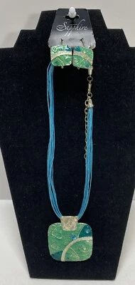 Collar y pendientes colgantes de cristal y esmalte azul turquesa/verde zafiro  Foto 1 de 4