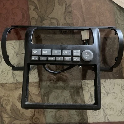 Infiniti G35 2003-2004 doble Din Metra radio moldura pestañas inferiores negro roto Foto 1 de 4