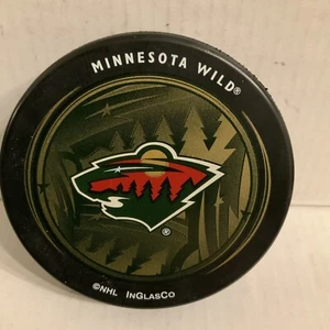 Black/Gold Scenery Minnesota Wild Hockey Puck NHL #307 - Bild 1 von 2
