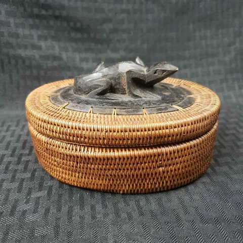 Handmade Straw Rattan Box With Lizard Carving Ethnic Souvenir Lombok Cover