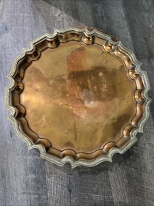 Plato de metal y cobre Pakistán con borde de latón decorativo aplicado 12" vintage - Imagen 1 de 8