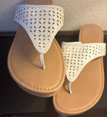 Sandalias de tanga para mujer Dana Buchman blancas tacón de cuña talla 9 NUEVAS Foto 1 de 4