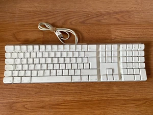 Apple A1048 Wired Keyboard Numeric Keypad - 2 USB Ports - FRENCH - Picture 1 of 2
