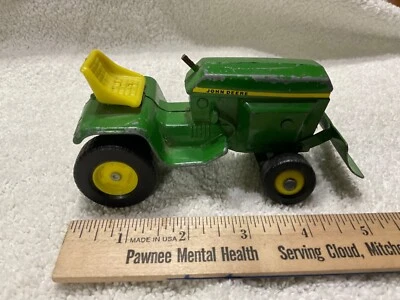 Tractor cortacésped y jardín Ertl John Deere vintage con hoja escala 1:16 Foto 1 de 4