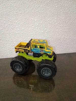 Hot Wheels Monster Truck Unimog 1:64 Crash Legend Pre-owned - Image 1 of 4