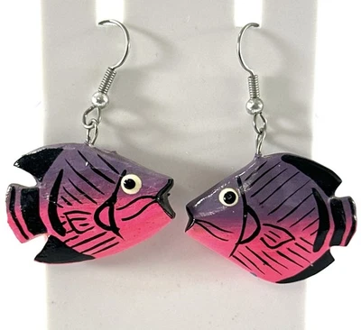 Pendientes de peces tropicales de madera tallados a mano rosa púrpura playa arte popular boho Foto 1 de 4