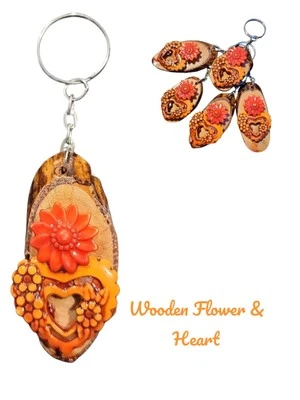 Llavero rústico hecho a mano - Dije de corazón y flor de madera tallada | Idea de regalo única Foto 1 de 4