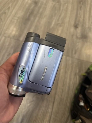 Panasonic PV-GS19 MiniDV Camcorder – 24x Optical Zoom, SD Card Slot - Image 1 of 3